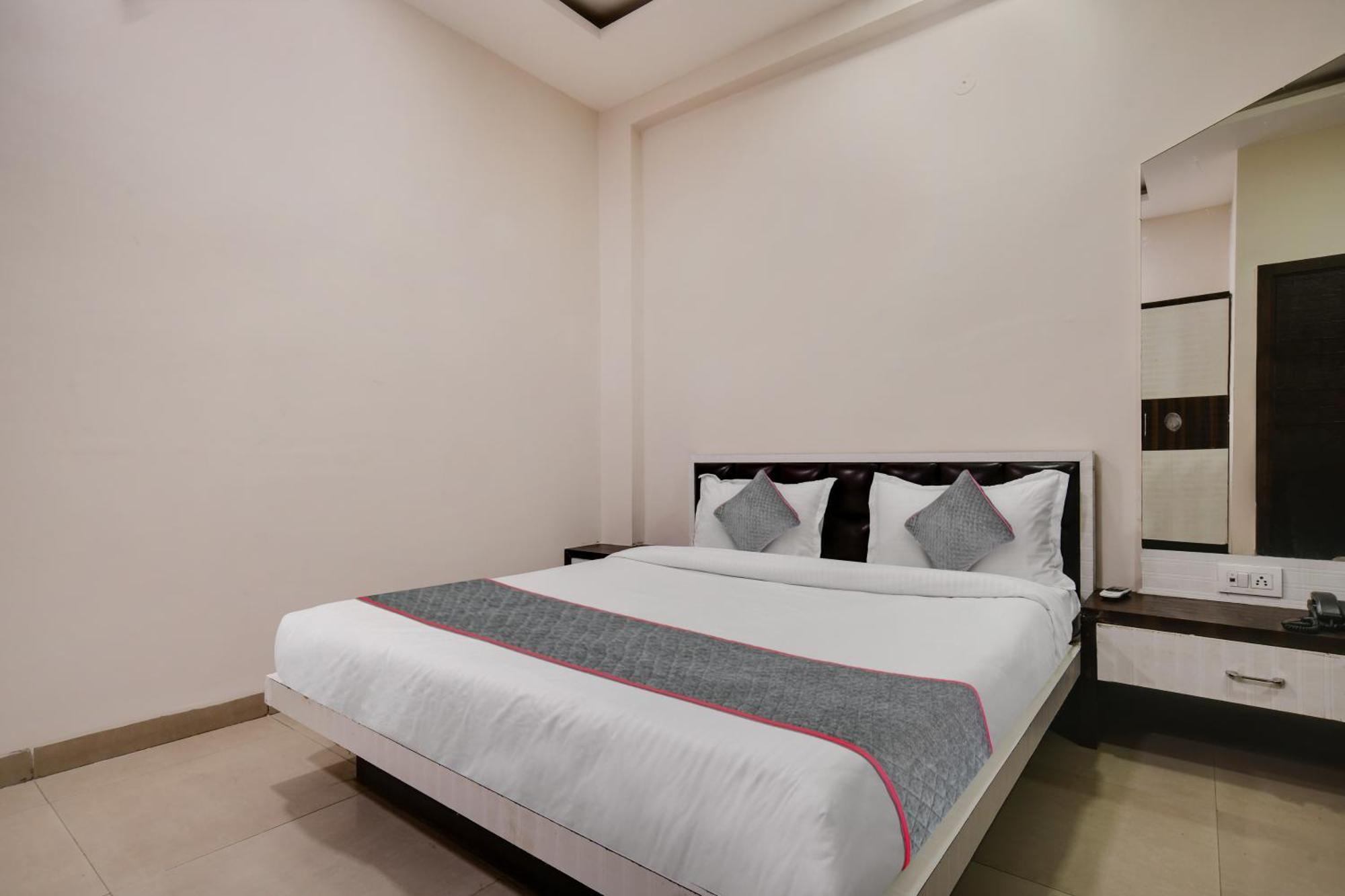 Townhouse Prime Stay Индор Екстериор снимка
