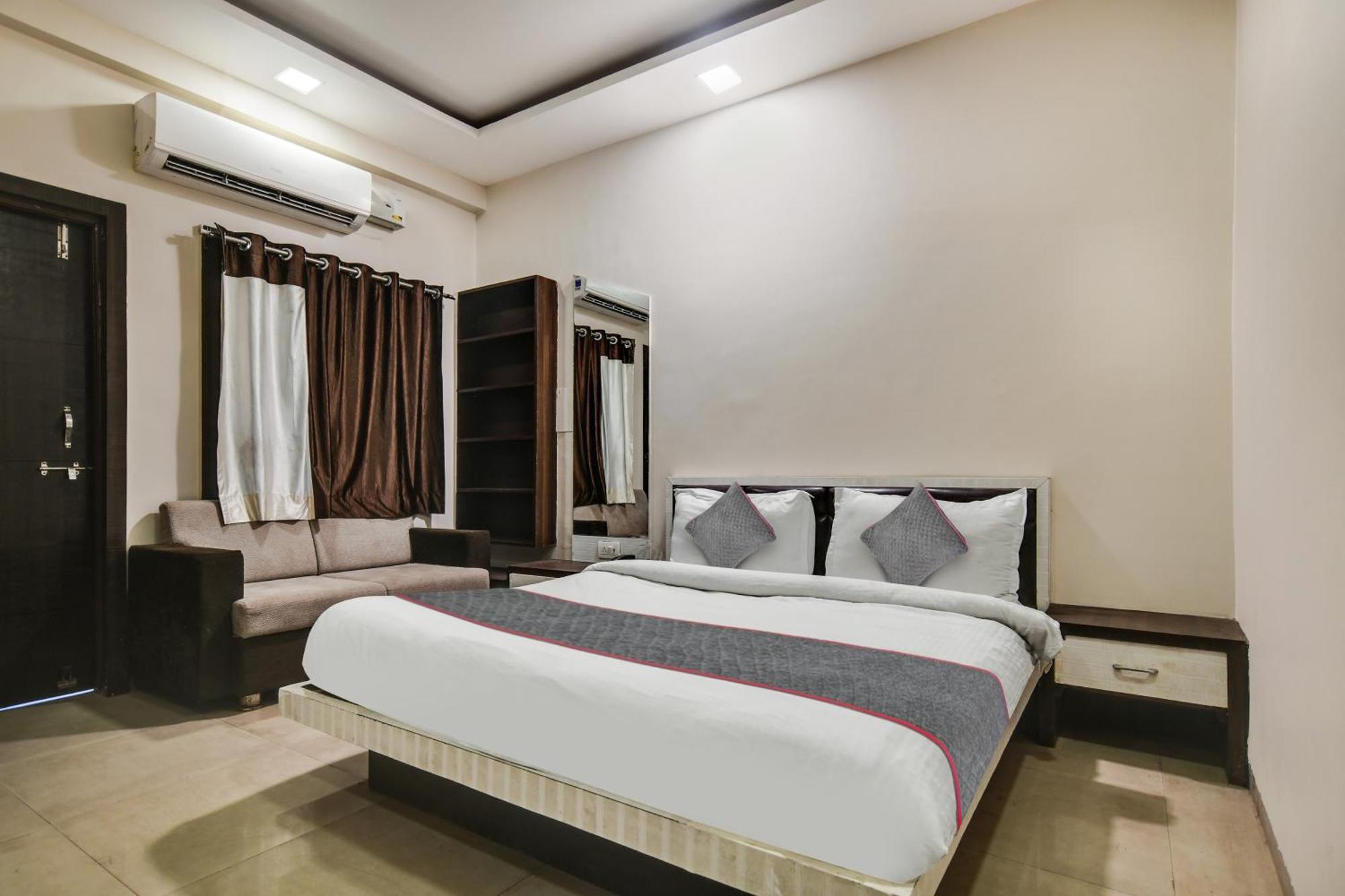 Townhouse Prime Stay Индор Екстериор снимка