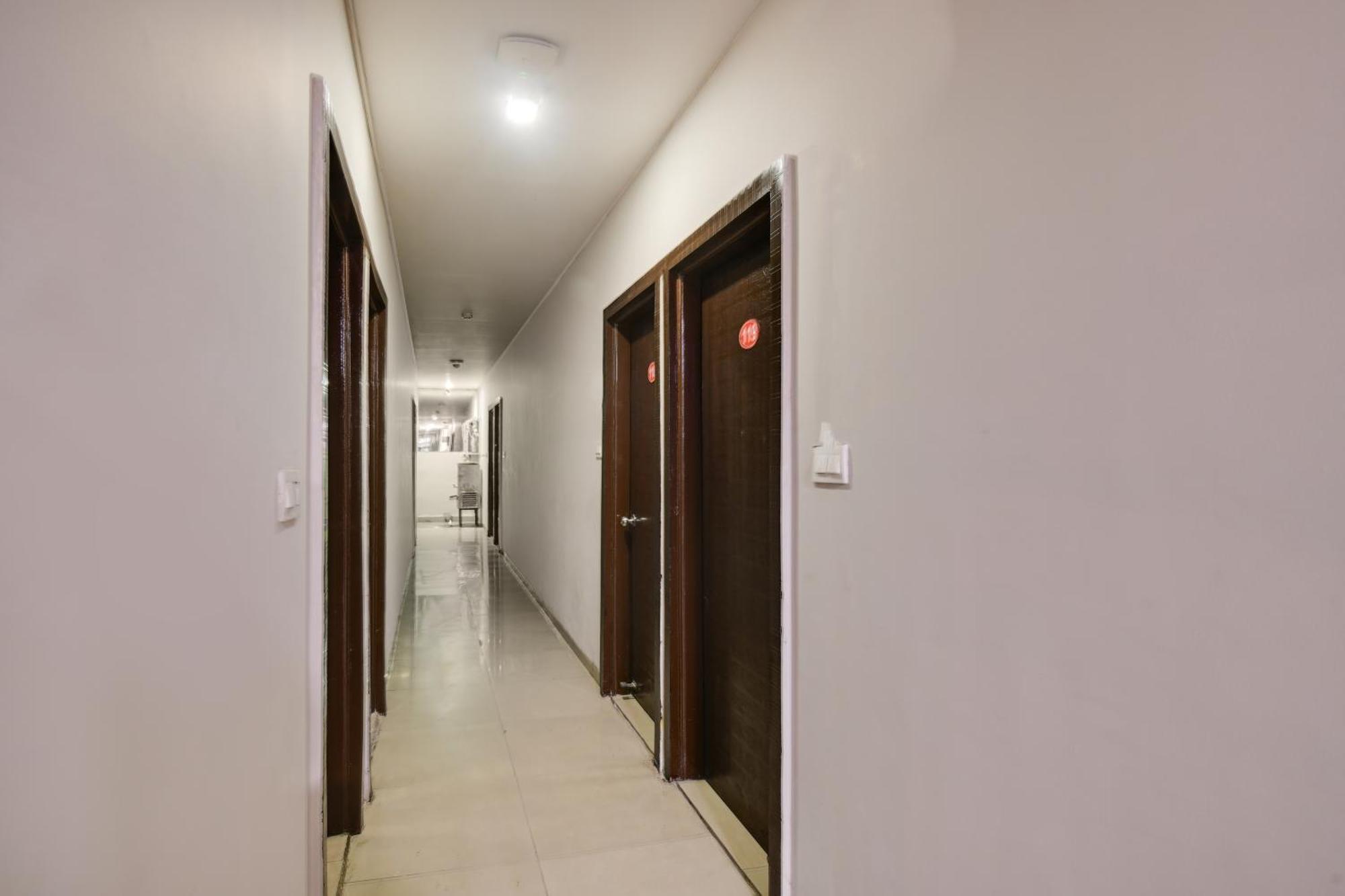 Townhouse Prime Stay Индор Екстериор снимка