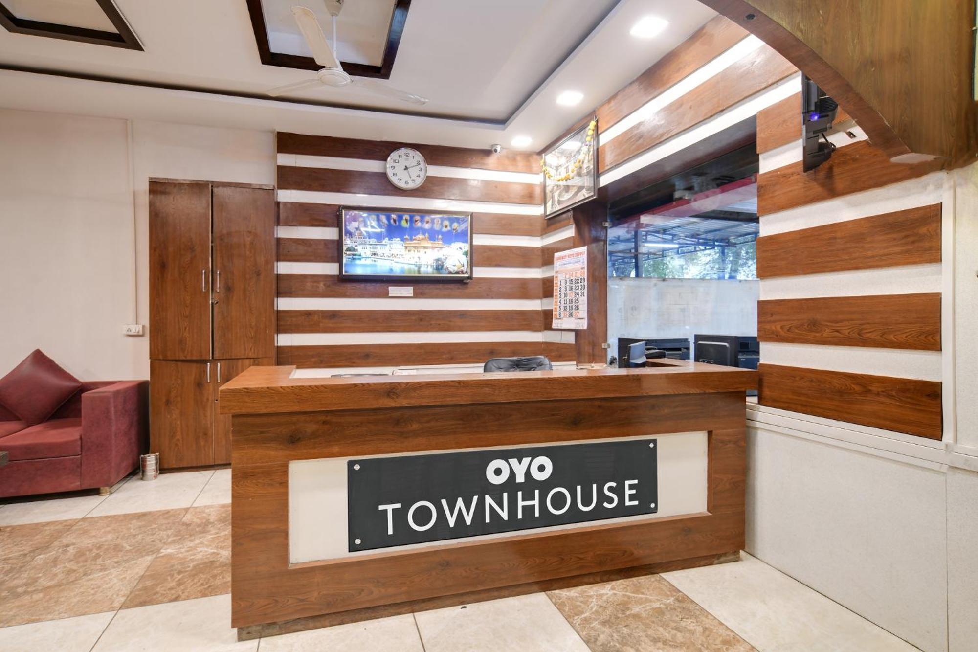 Townhouse Prime Stay Индор Екстериор снимка