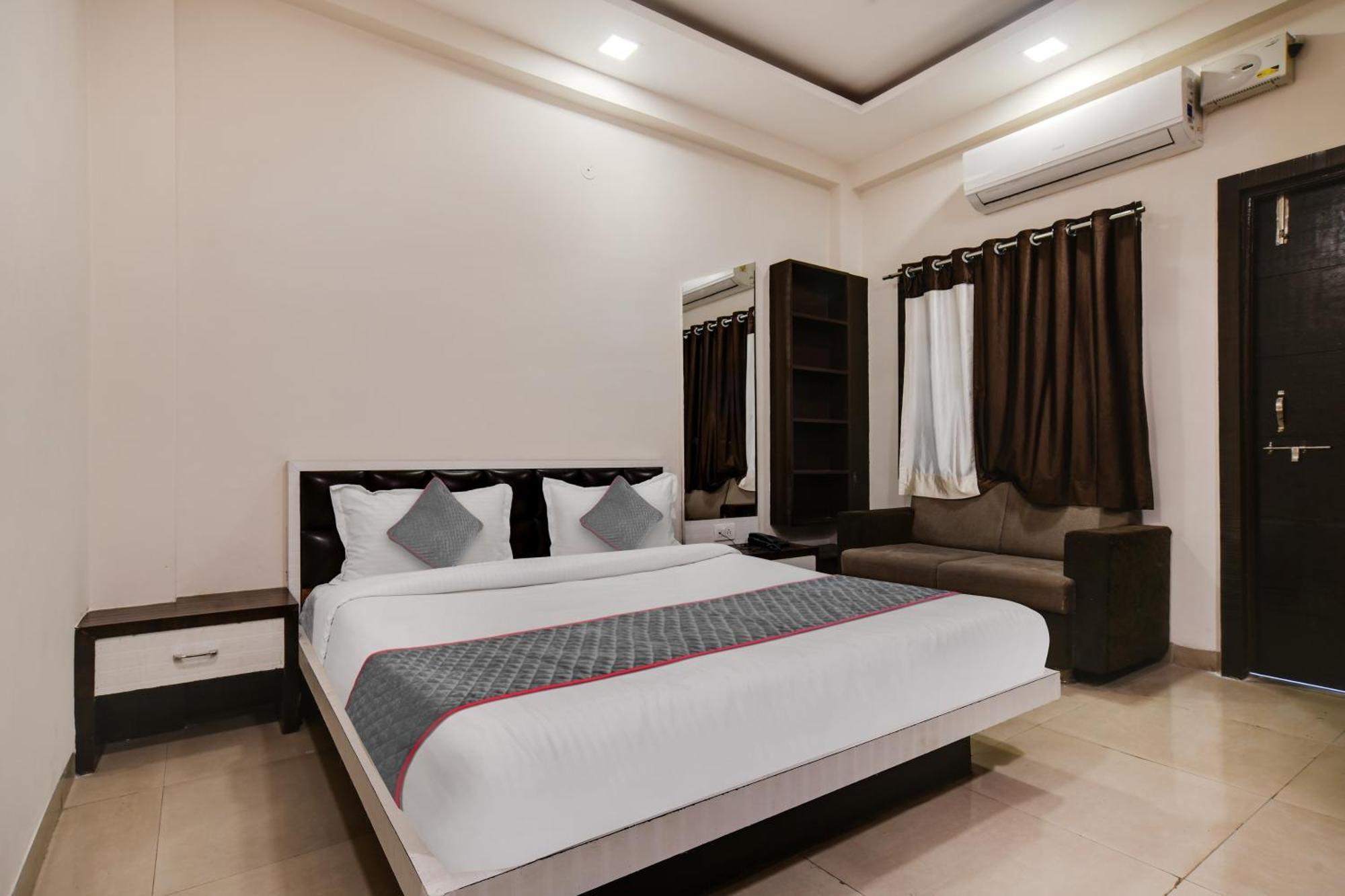 Townhouse Prime Stay Индор Екстериор снимка