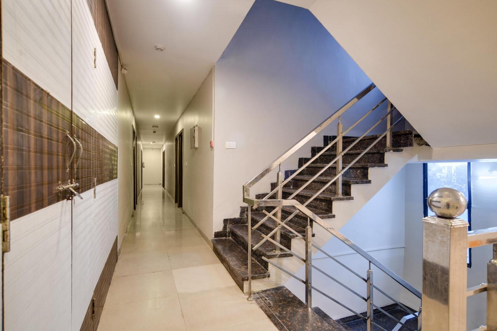 Townhouse Prime Stay Индор Екстериор снимка