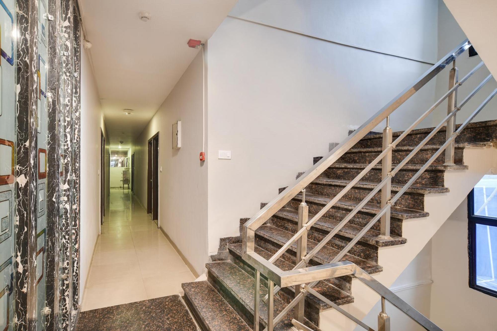 Townhouse Prime Stay Индор Екстериор снимка