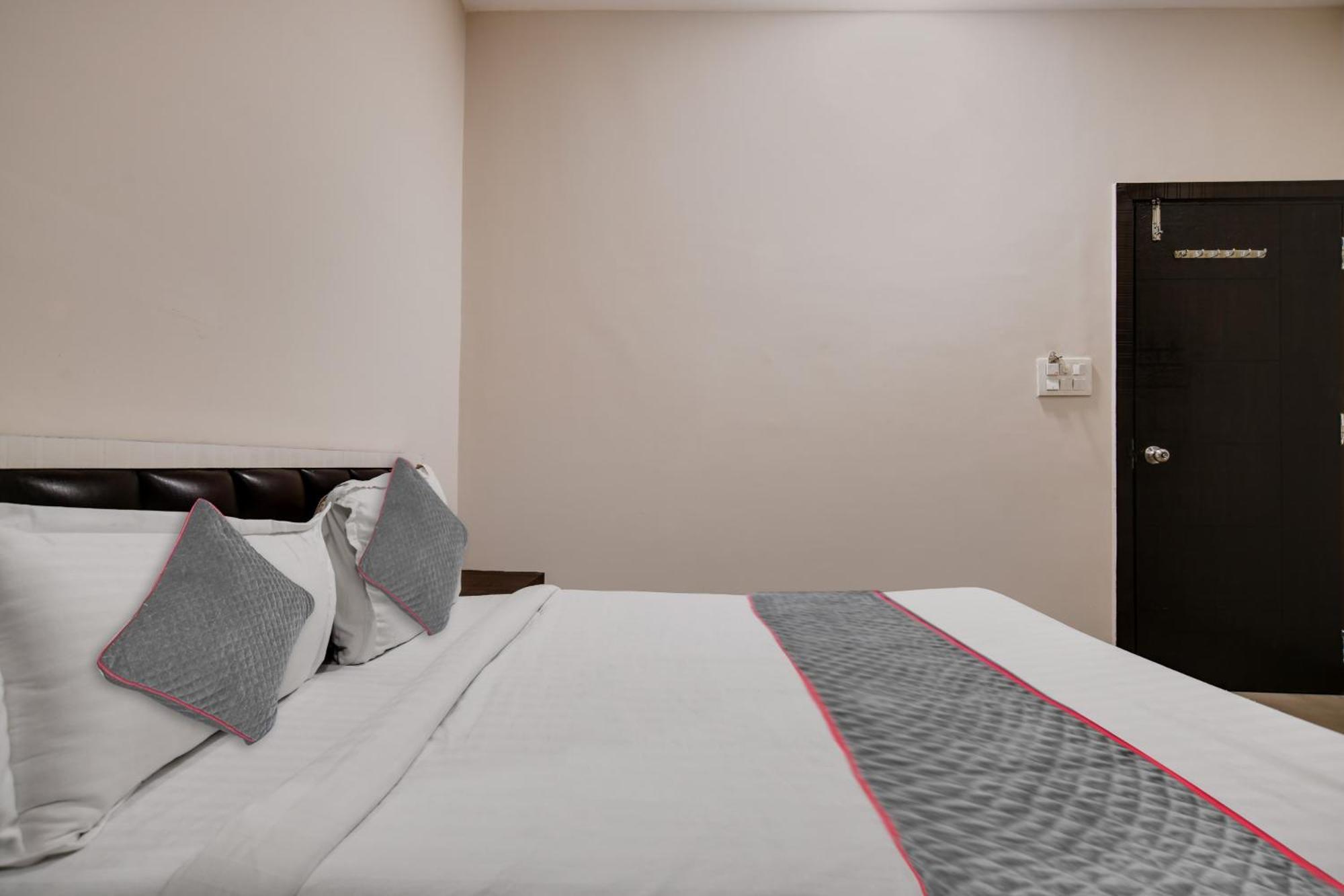 Townhouse Prime Stay Индор Екстериор снимка